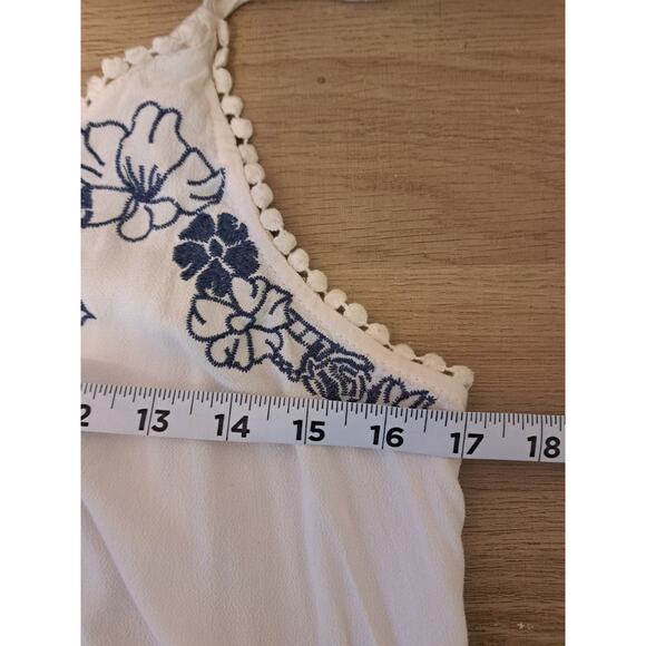 Love on a Hanger Blue & White Embroidered Boho Beachy Stappy Top Sz M - Picture 5 of 7